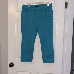 White House Black Market Super cute Slim Crop turquoise jeans. Size 8.